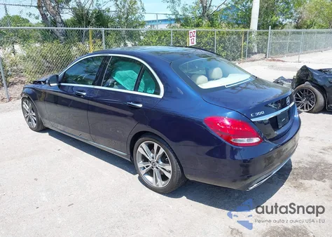 2017 Mercedes-Benz C 300 Luxury/Sport z USA, uszkodzony, nr VIN 55SWF4JB0HU219942